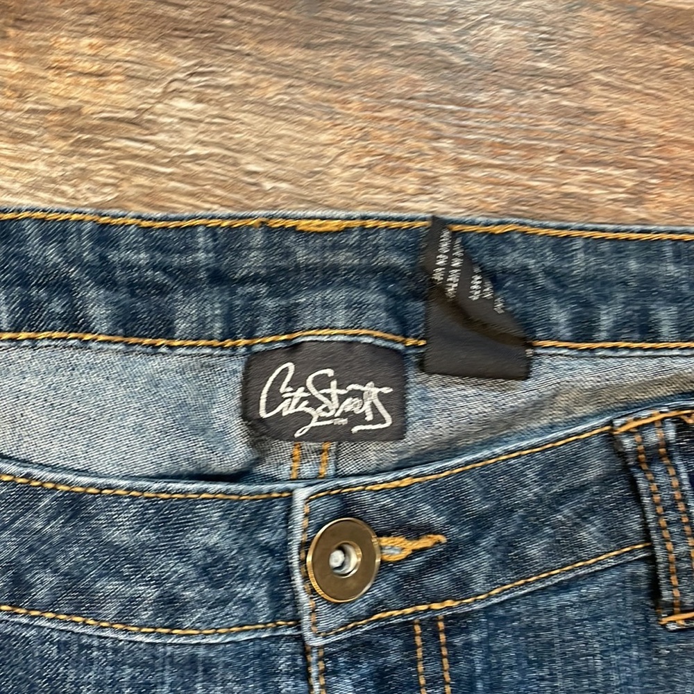 Jeans - Picture 2 of 4